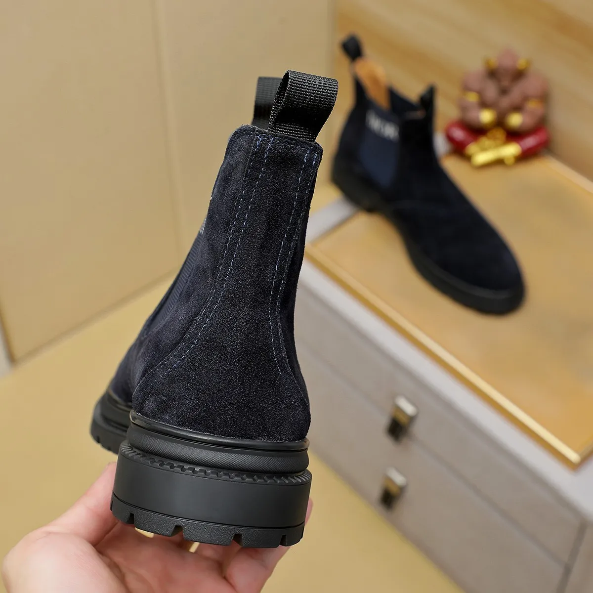 Ex-factory price: 480⌚️⌚️"Dior" Gaobang short boots⚠️⚠️Top purchasing agent🔍🔍Men's 2023HK counters are on sale simultaneously. Sole: The original sole is specially provided by the original factory. The exclusive movable molded sole is super comfortable. The original factory and the single product are handmade🔍🔍. The details determine the quality. We only make shoes with care. You can enter and exit the counter at will. Welcome to compare. 🇮🇹Size: 38-444️⃣Colors available